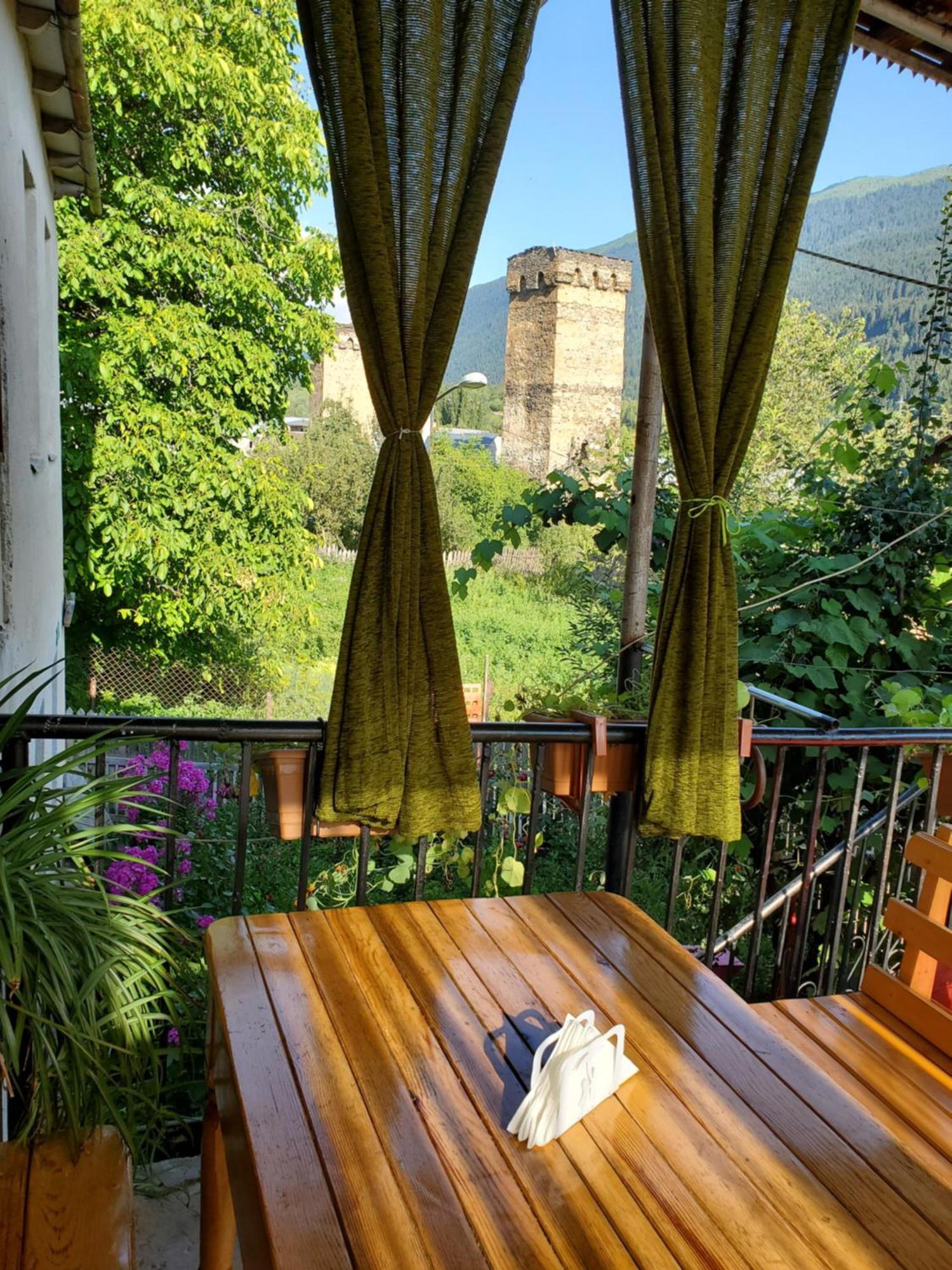 Ailama Guesthouse Mestia Buitenkant foto