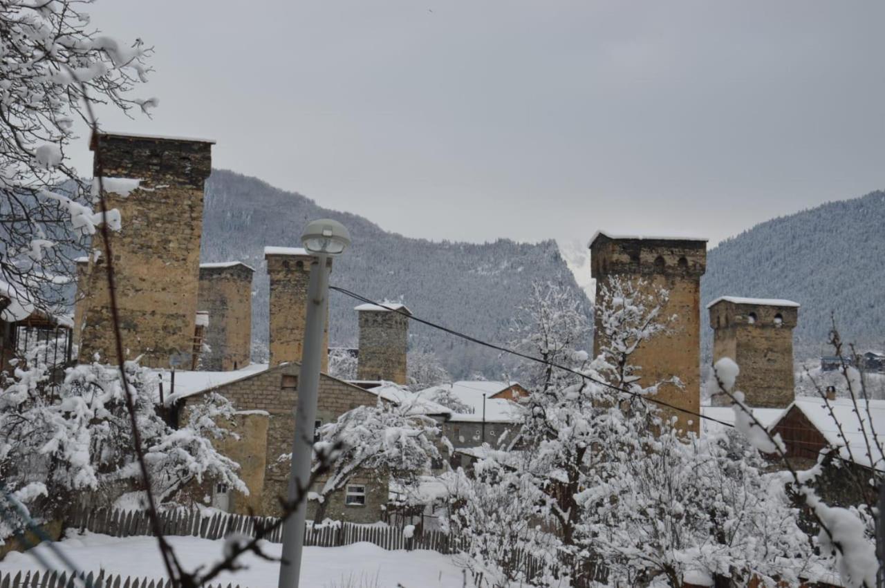 Ailama Guesthouse Mestia Buitenkant foto